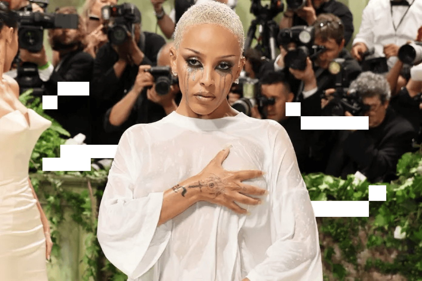 Доджа Кэт в мокром образе Vetements на Met Gala 2024