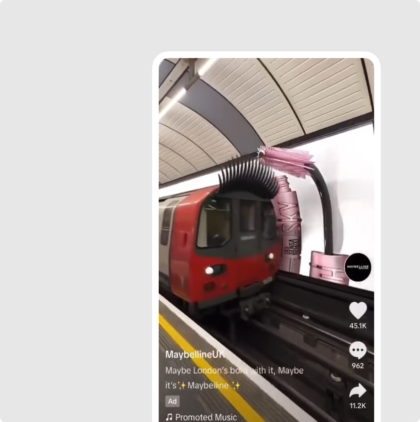 Для промо новой туши Maybelline поезду в лондонском метро нарастили реснички
